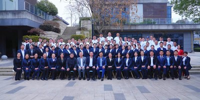 初心不改，穩(wěn)步向前